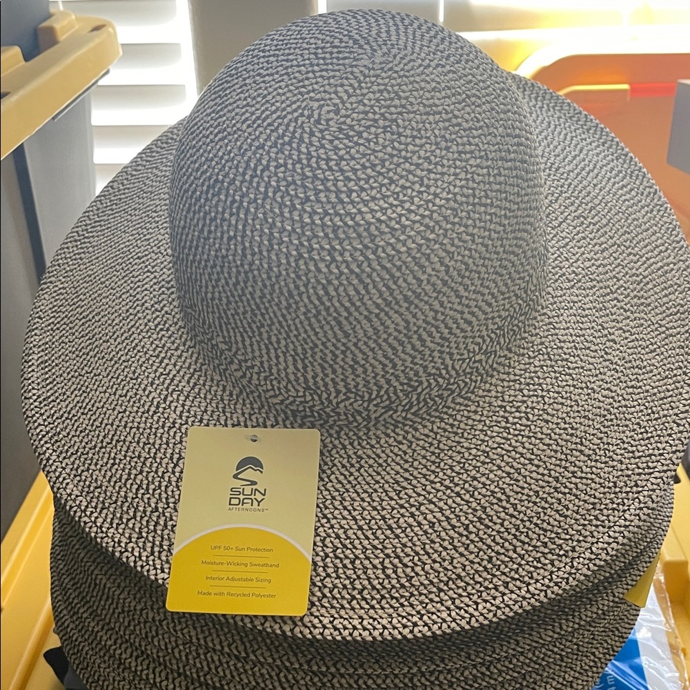 Sunday woman’s Gray and White Sun Hat